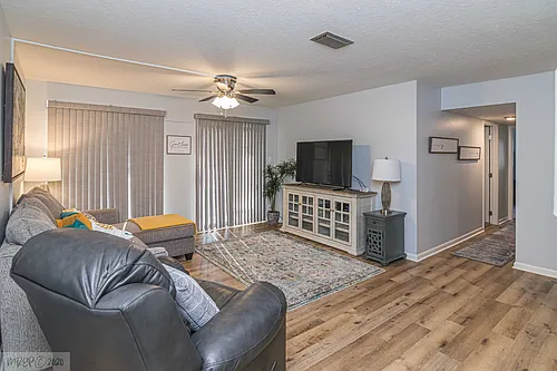 101 E Lockhaven Dr #C Photo 1 101 E Lockhaven Dr #C Photo 1