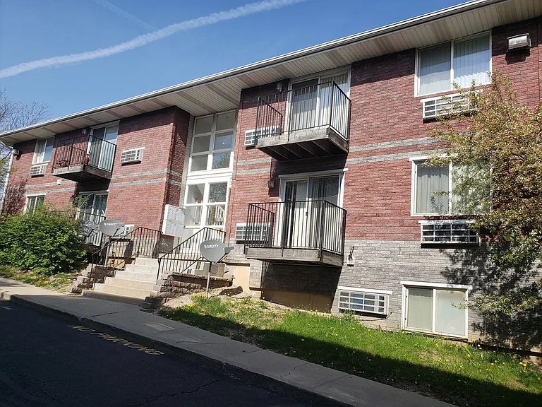 2635 & 2713 W Cornelia Ave — Photo 2