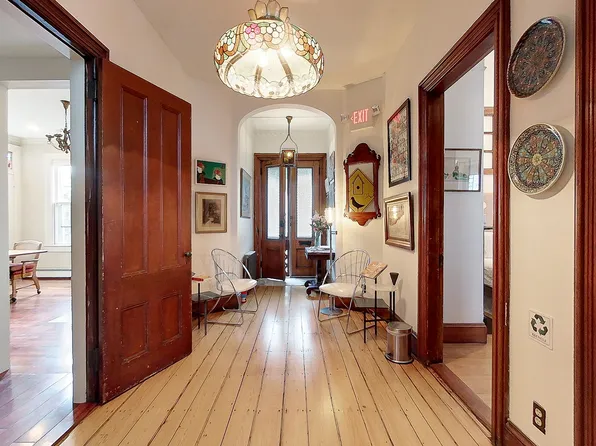 47 Pelham St, Newport, RI 02840