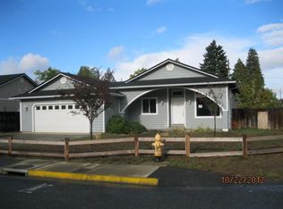1702 Blue Moon Ln, Grants Pass, OR 97527