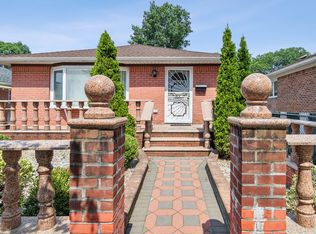 22439 76th Rd, Oakland Gardens, NY 11364