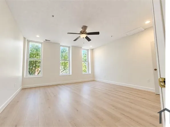 2216 W Market St Floor 2, Louisville, KY 40212