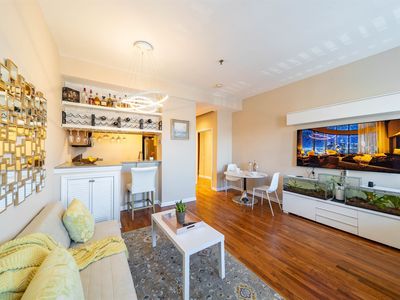 227 Christopher Columbus Dr APT 208B, Jersey City, NJ, 07302