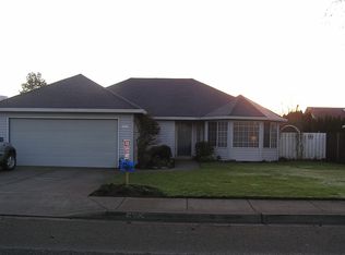 1822 N Locust St, Canby, OR 97013