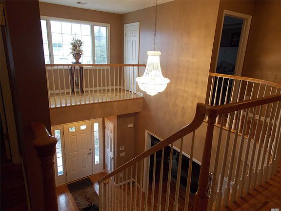 3rd image of 327 Fairway Dr
