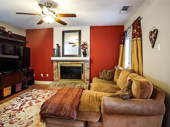 5th image of 2325 Torrington Dr APT B