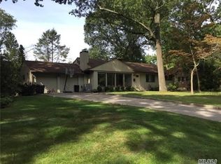 165 Revere Rd, Roslyn Heights, NY 11577