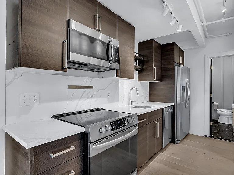 182 Waterman St #2D — Photo 5