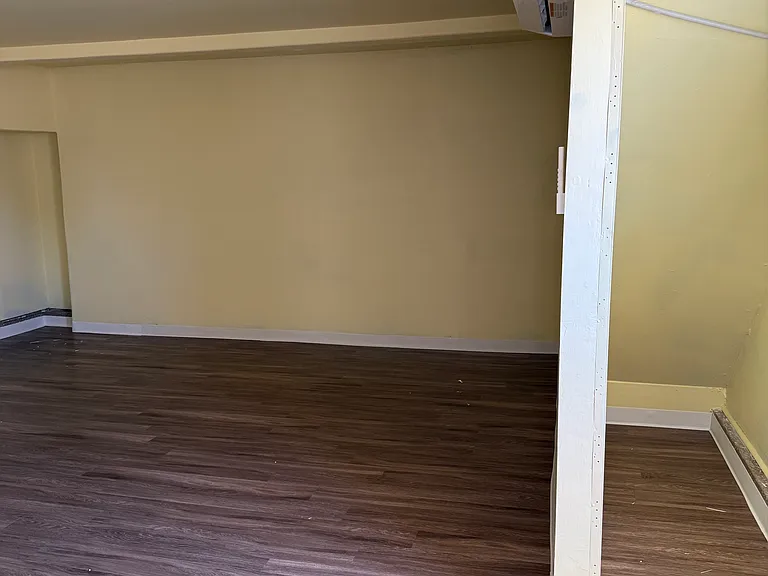 557 Morse Ave — Photo 5