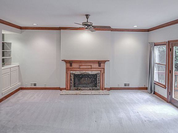 4th image of 1057 Della St SE