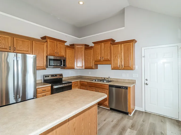 1112 Averett Ln — Photo 7