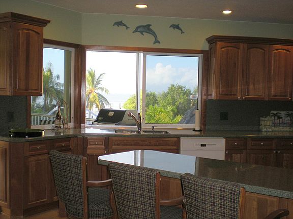 5th image of 155 Bougainvillea St