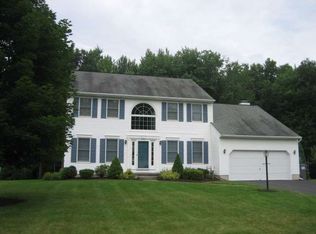 17 Baldwin Ct, Halfmoon, NY 12065