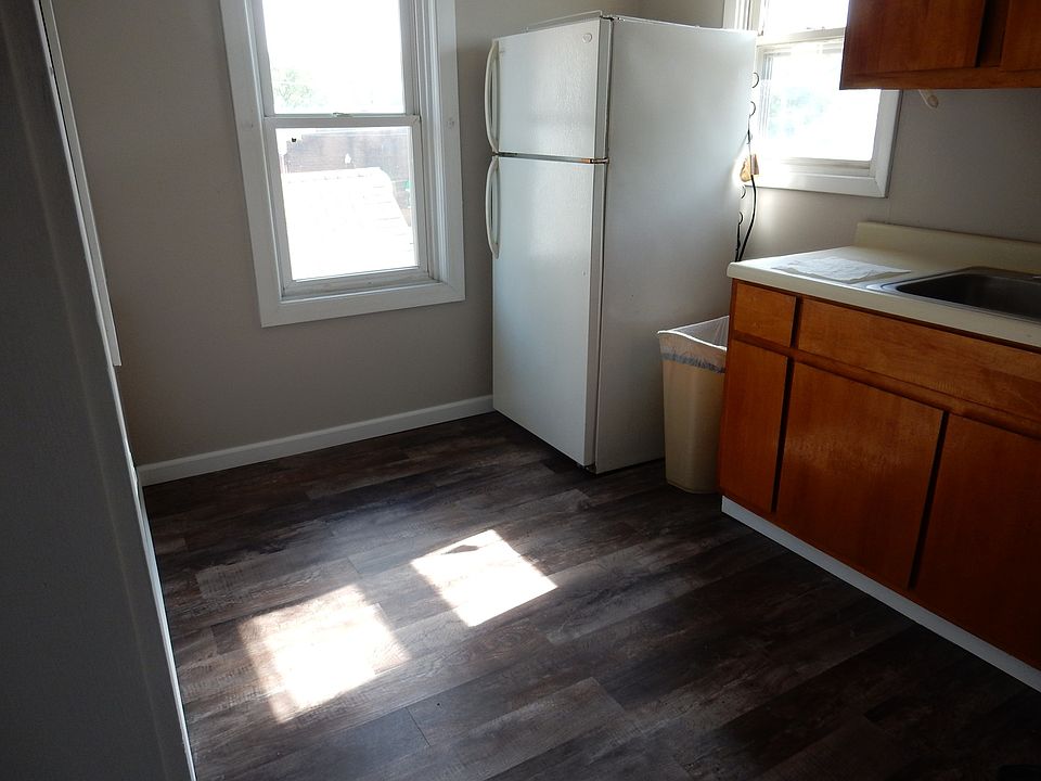 2nd image of 105 Jewett St #2
