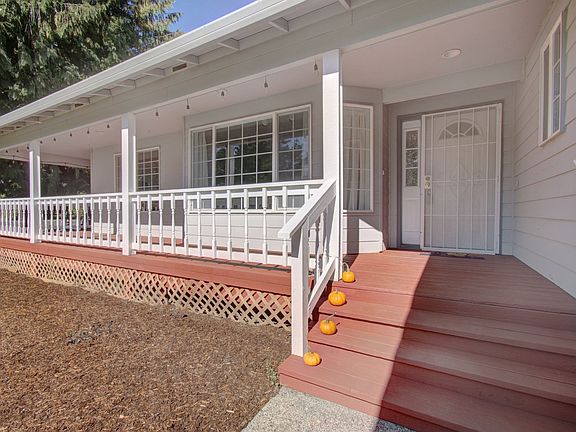 5th image of 9804 NE 180th Cir