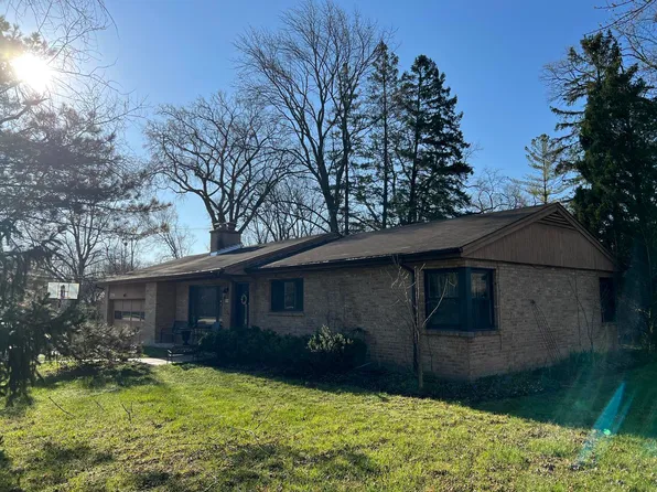 1704 Park Ave W, Highland Park, IL 60035