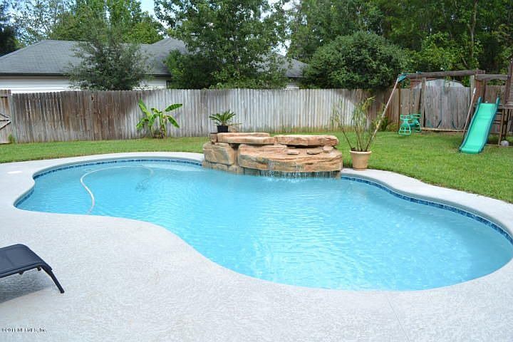 1yr old saltwater pool w/rock waterfall