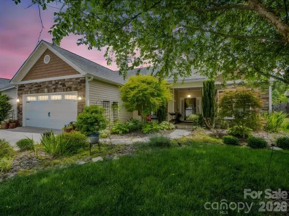 74 Foxtail Ct, Hendersonville, NC 28792