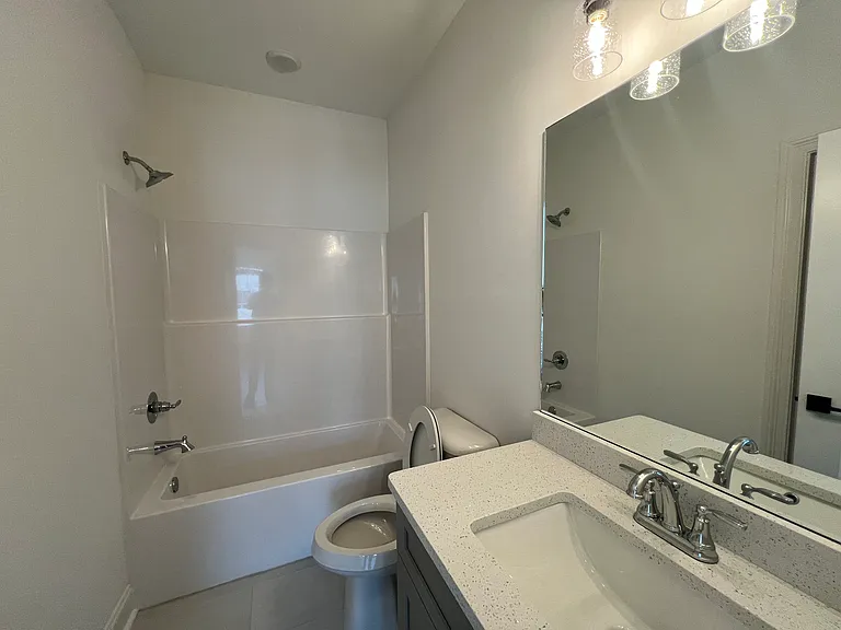 512 Rosewood Ln — Photo 16