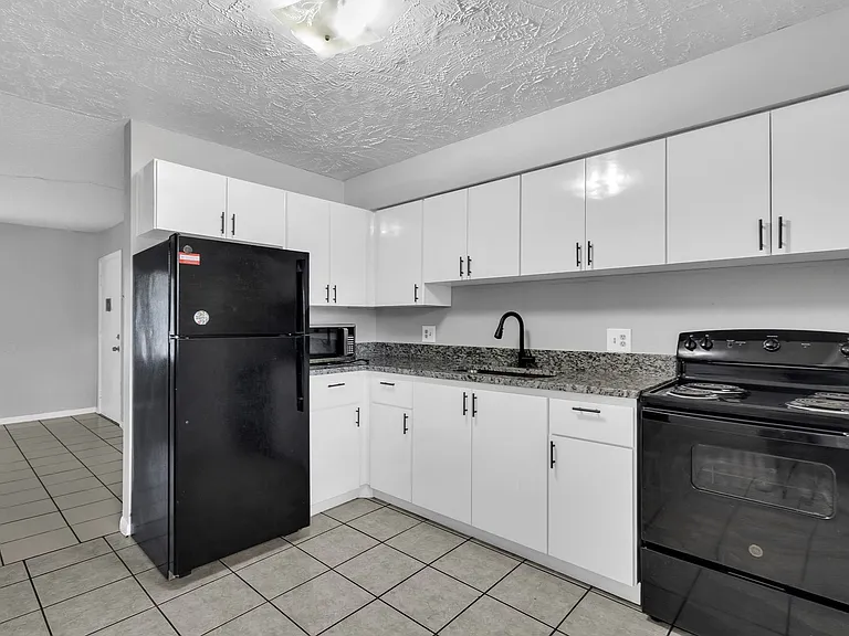 1629 W Oak Ridge Rd #D — Photo 10