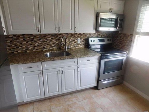3rd image of 21 Phipps Ave