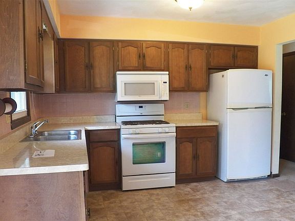5th image of 6115 Bristlecone Ln
