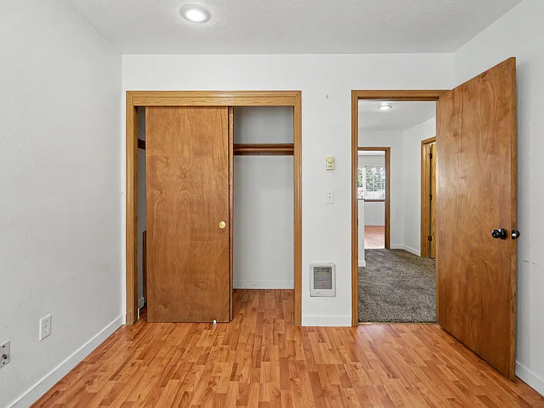 5260-5262 Springcrest Dr S — Photo 50