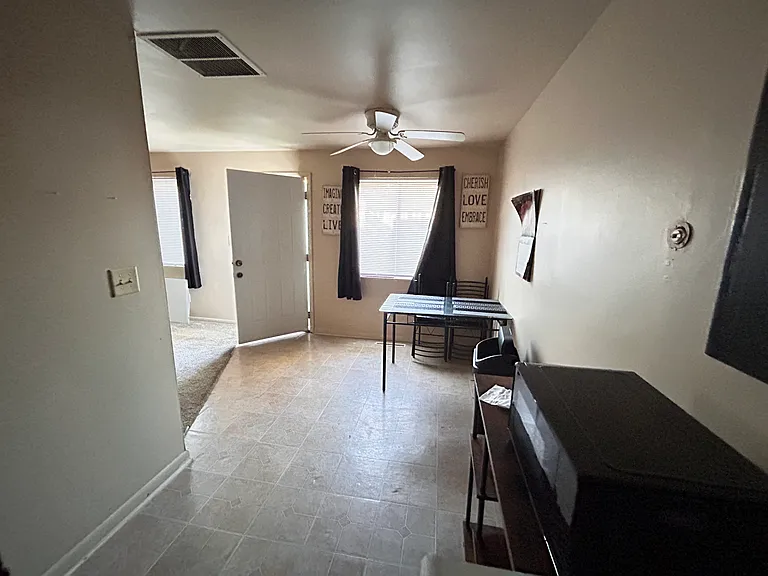1124 Case Ct #1136 — Photo 5