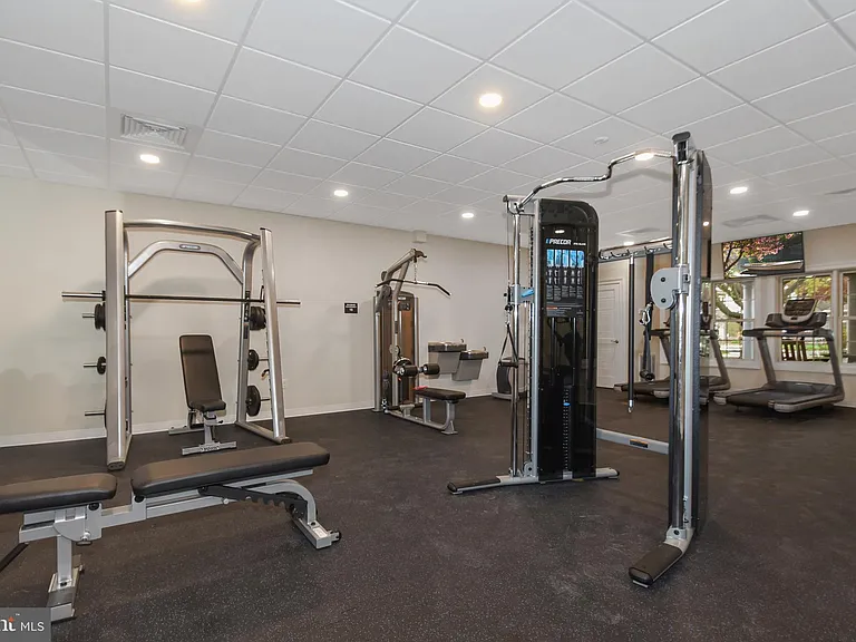 121 High Pointe Dr #38 — Photo 30