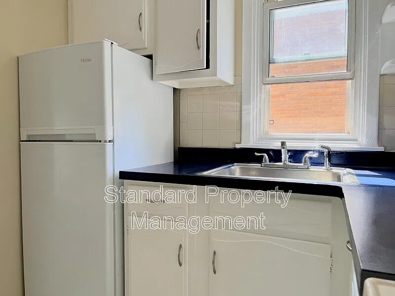 1 bed, 1.0 bath, $925 — Photo 3