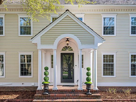 2nd image of 19515 Waterford Pl