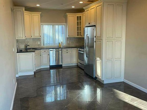 2nd image of 28 Cabot Pl Floor 2