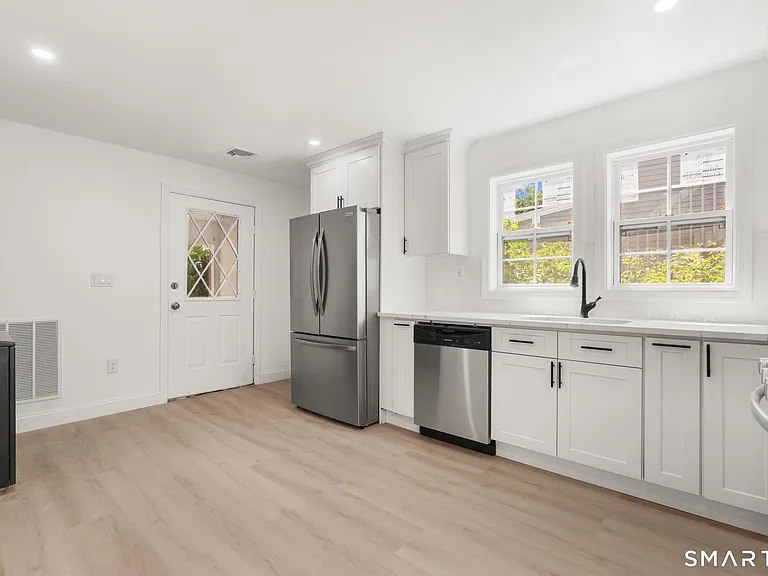 64 Soundview Ave #2 — Photo 2