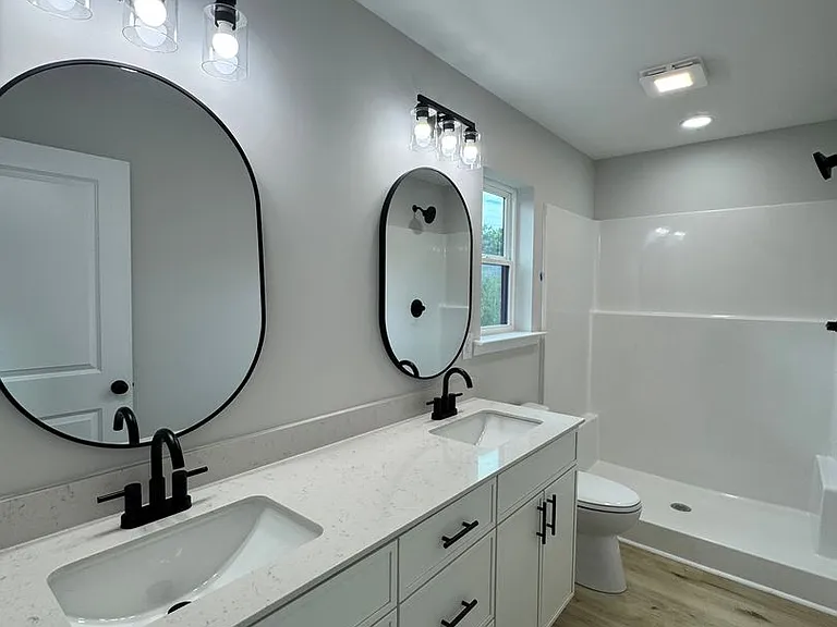 3530 Charing Cross Rd — Photo 16