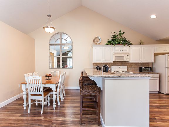 4th image of 2820 Canterbury Cir
