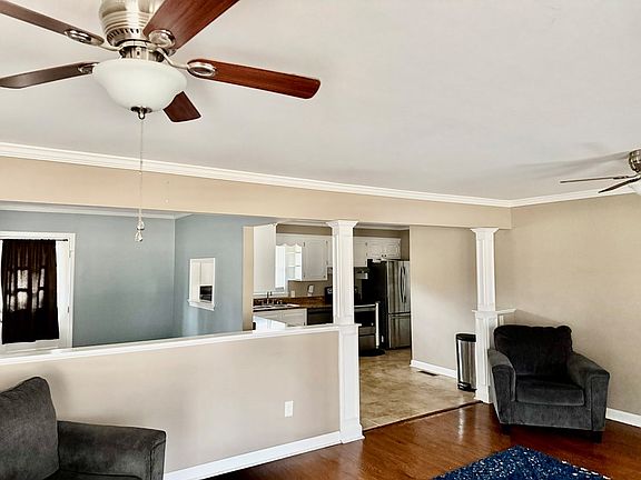 3rd image of 211 Augusta Cir