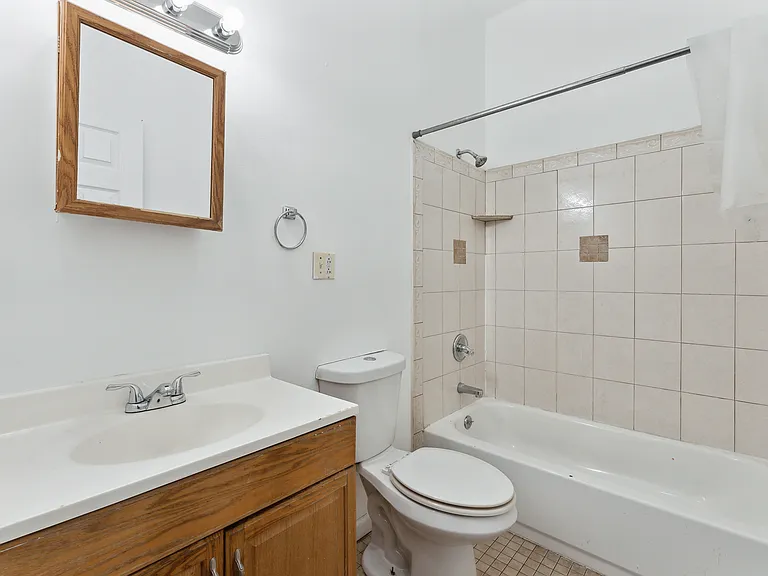 2252 N Park Ave #1 — Photo 7