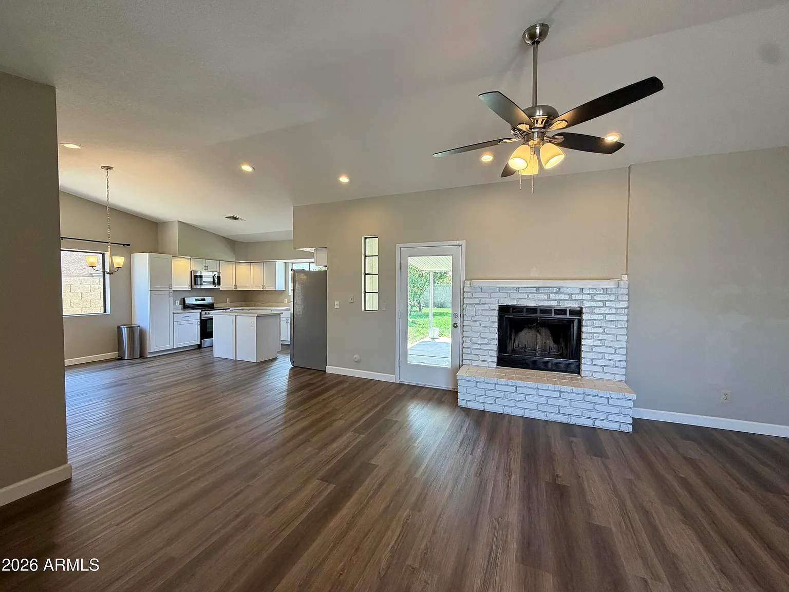 2 bed, 2.0 bath, 1369 sqft, $1,900 — Photo 3