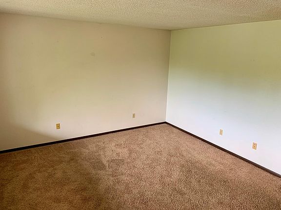3rd image of 313 1st St E APT 5