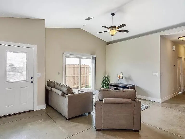 3420 E Sunflower Dr — Photo 3