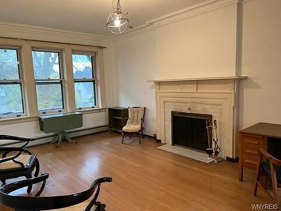 4th image of 781 W Ferry St