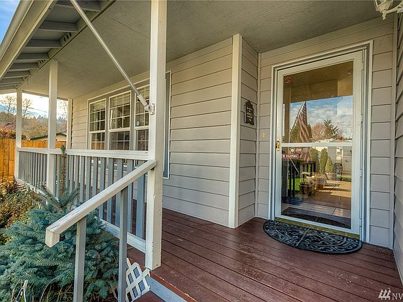 3rd image of 1402 9th Avenue Ct SE