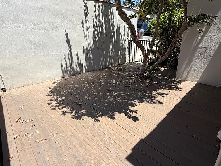 635 E Victoria St — Photo 26