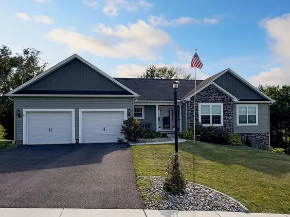 43 Huntmaster Dr, Hanover, PA 17331