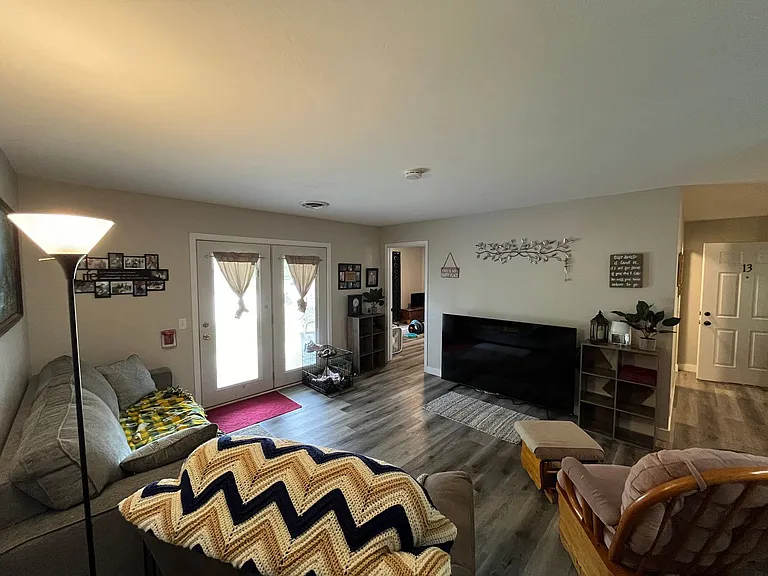1320 Riverside Dr — Photo 6