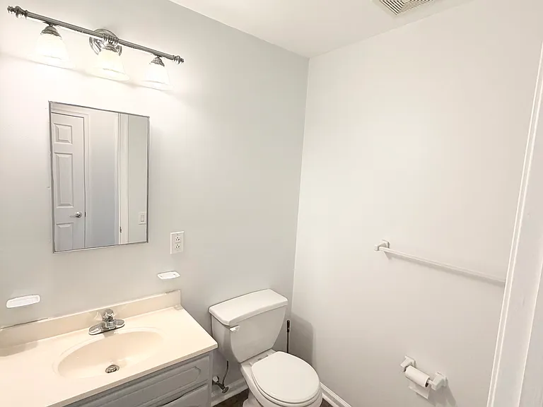 1318 Bainbridge St — Photo 13