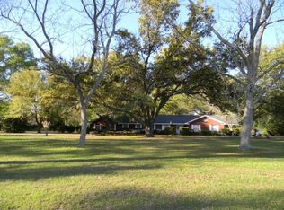 77 Balmoral Dr, Poplarville, MS 39470