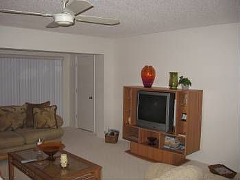 5th image of 1830 NW 18th St APT 204