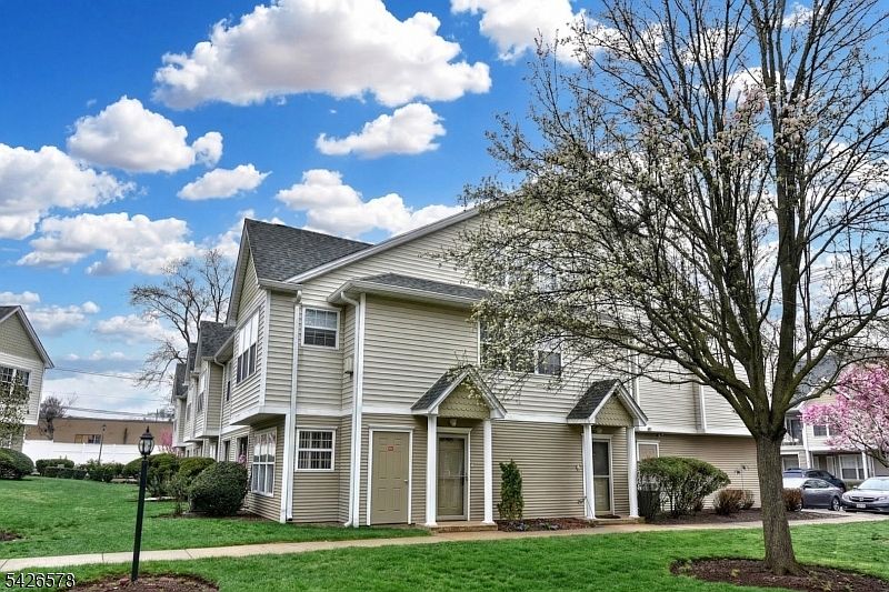 1st image of 11 Collura Ln