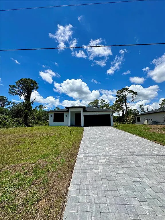 3 bed, 2.0 bath, 1642 sqft, $1,995 — Photo 1